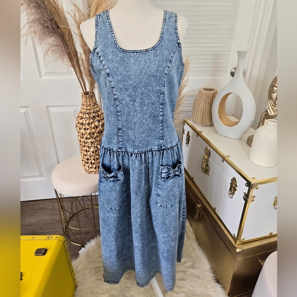 ADORABLE BOW DRESS, LIGHT WASH DENIM 💙 - Picture 1 of 16